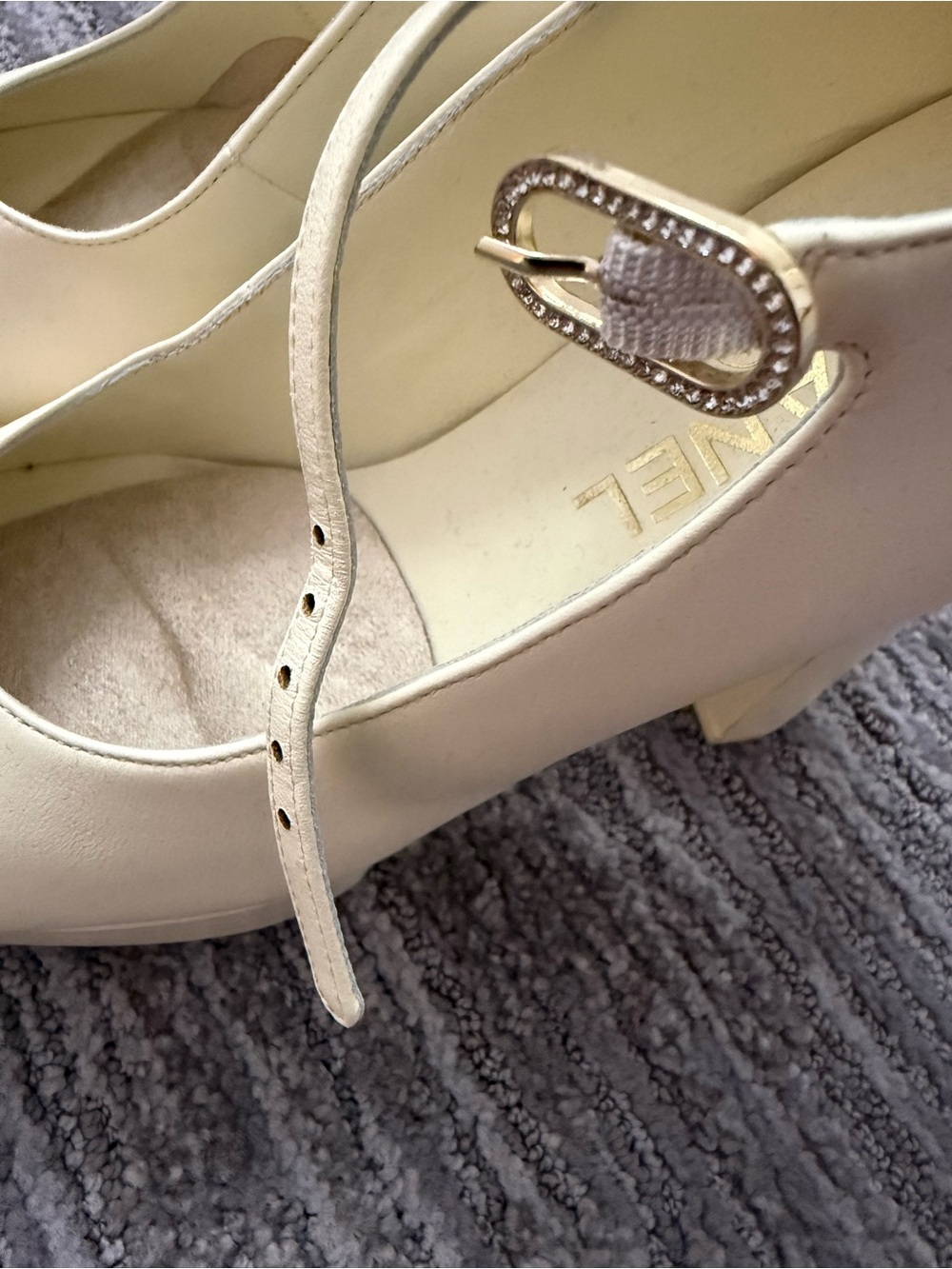 CHANEL lambskin Ivory and Black Mary Jane Platform Pumps with Gold Buckle sz 37 - Picture 4 of 6
